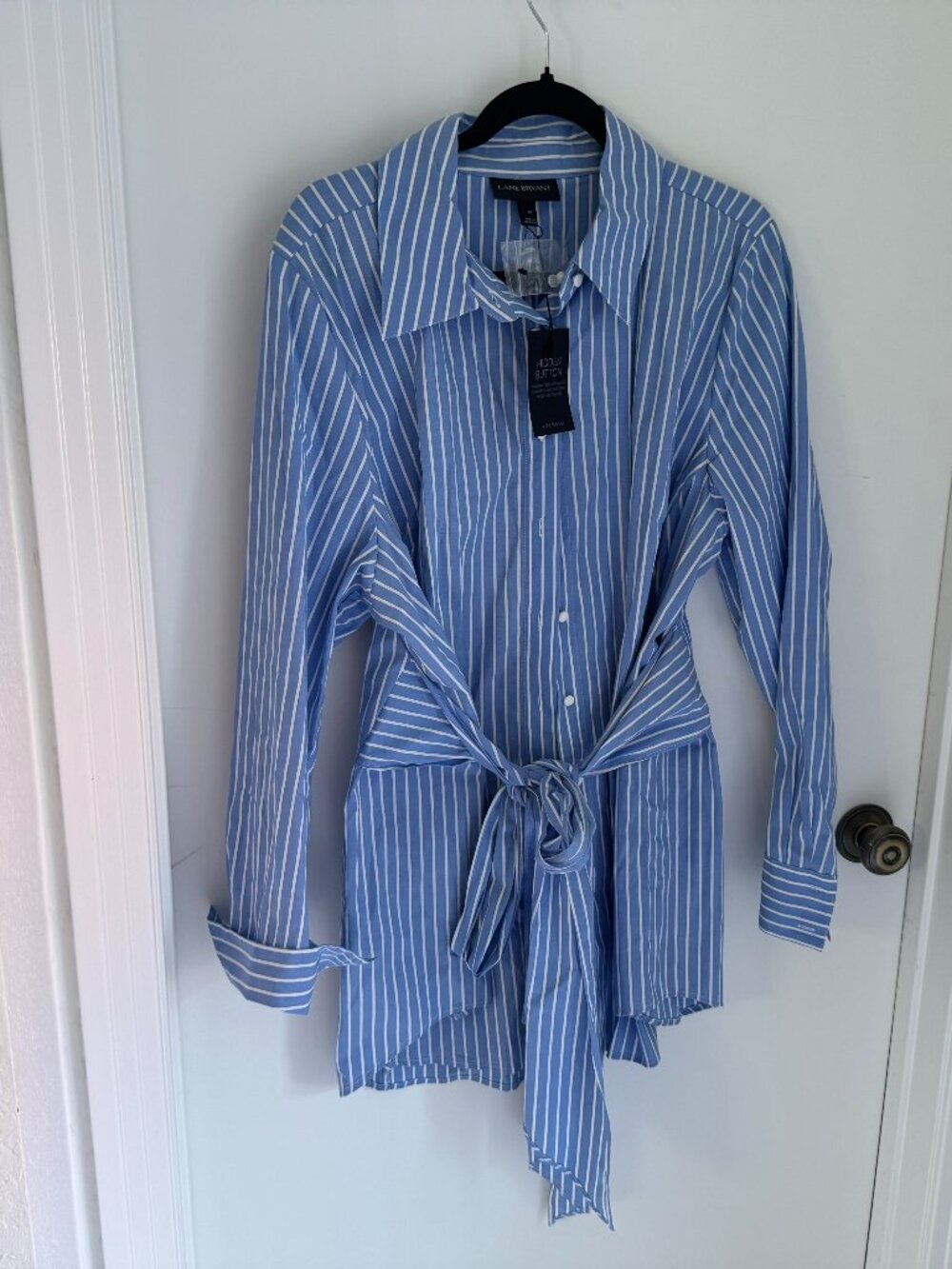 Lane Bryant NWT Blue/White blouse with attached belt, plus size, Buttondown